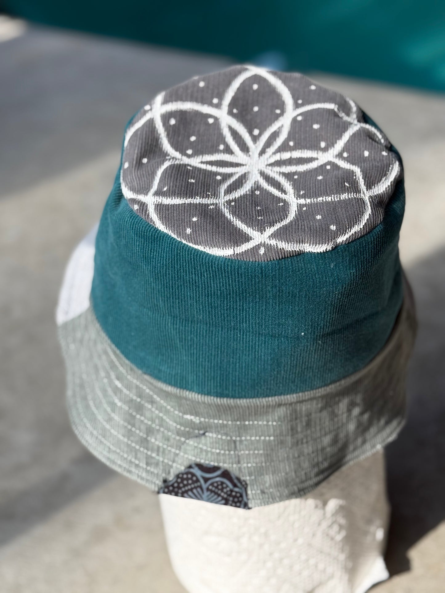 Hand painted bucket hat/Reversable